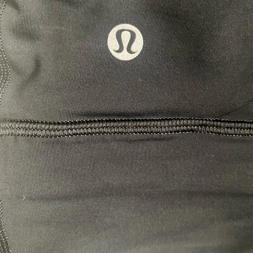 COPY - Lululemon Invigorate Bra Size 6 - Picture 4 of 5